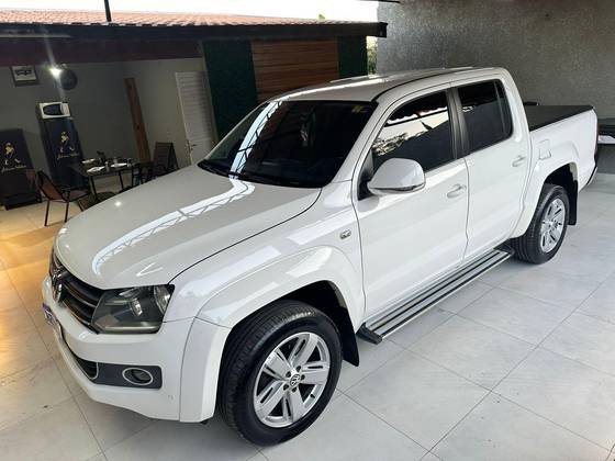 VOLKSWAGEN AMAROK 2.0 HIGHLINE 4X4 CD 16V TURBO INTERCOOLER DIESEL 4P AUTOMÁTICO VOLKSWAGEN AMAROK 2.0 HIGHLINE 4X4 CD 16V TURBO INTERCOOLER DIESEL 4P AUTOMÁTICO